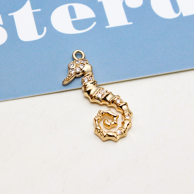 Small Seahorse 11x26mm