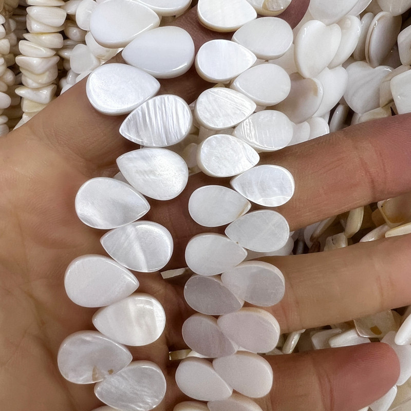 Shell bead: white [horizontal hole of water drop]