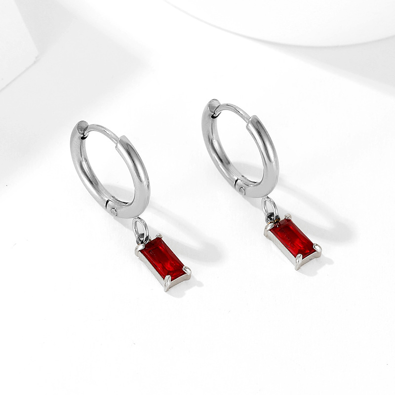 DEG404 White Gold + Red Zircon