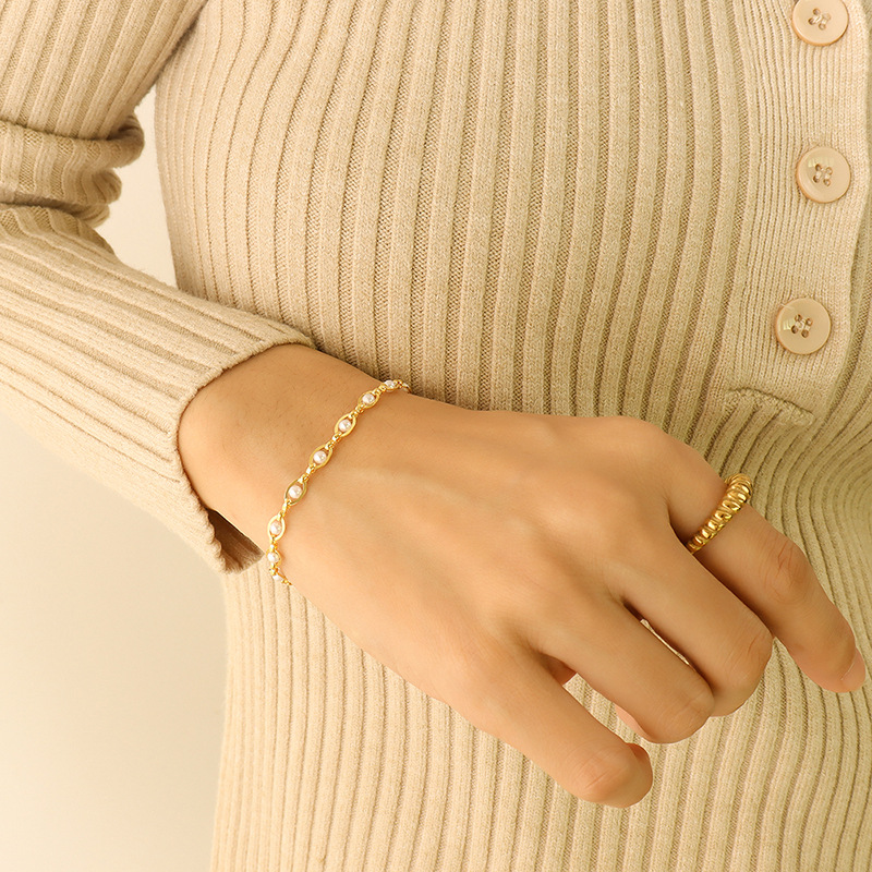 E074- Gold Bracelet -17cm