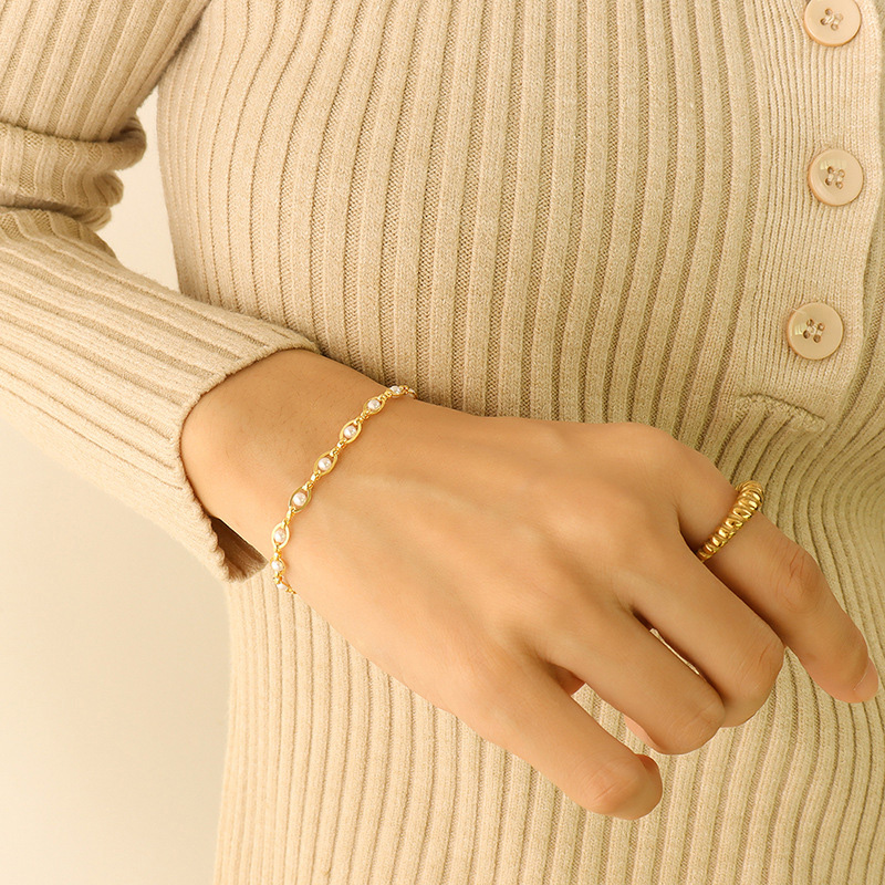 1:E074- Gold Bracelet -17cm