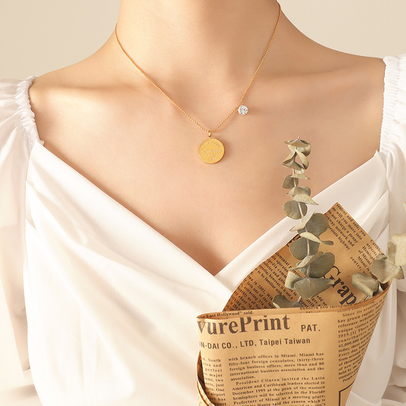 P975- Gold Large round necklace -40 5cm