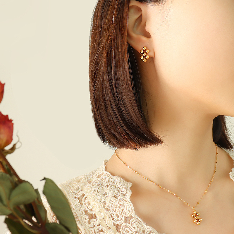 F061- Gold earrings