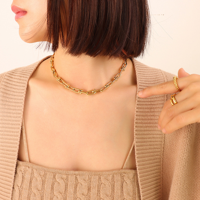 4:P192- Gold necklace -39 5cm