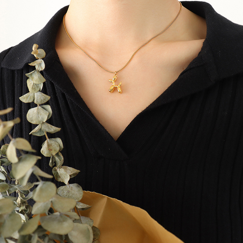 Gold necklace, length 41cm, 15x16mm