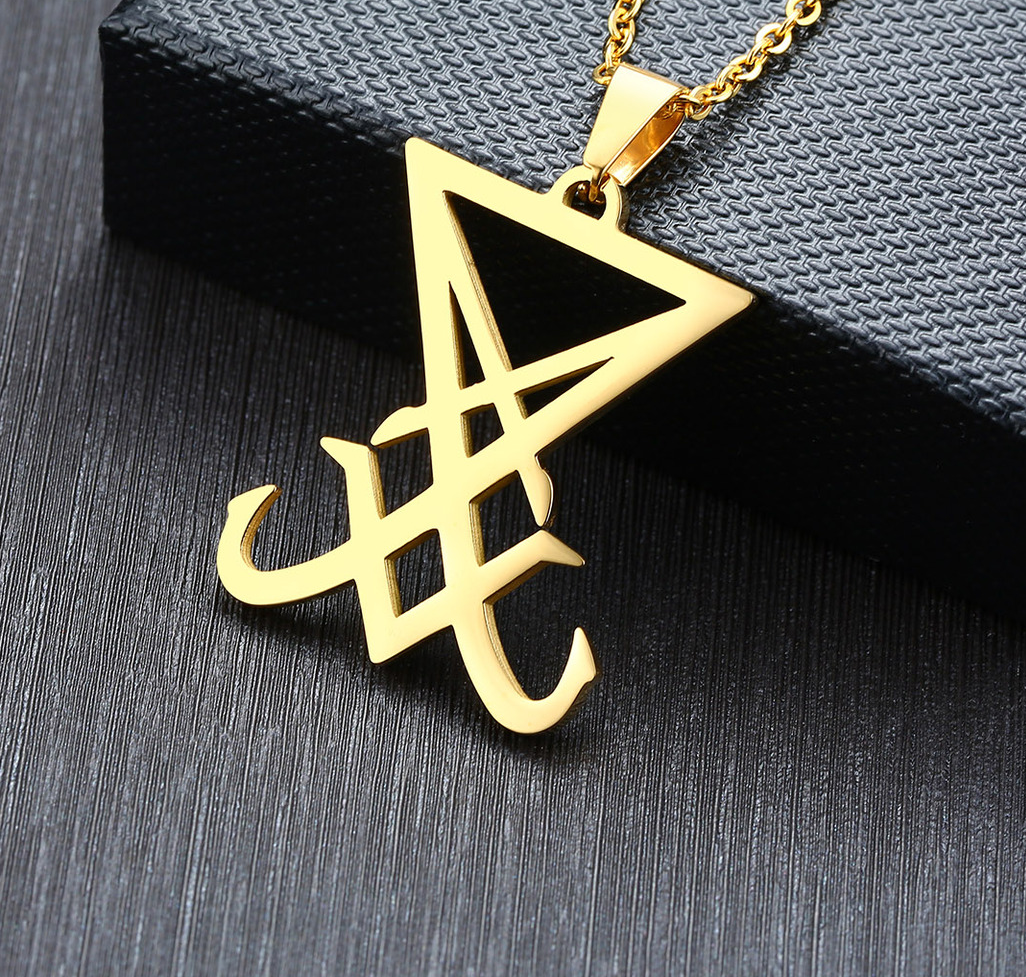 6:Gold pendant without chain