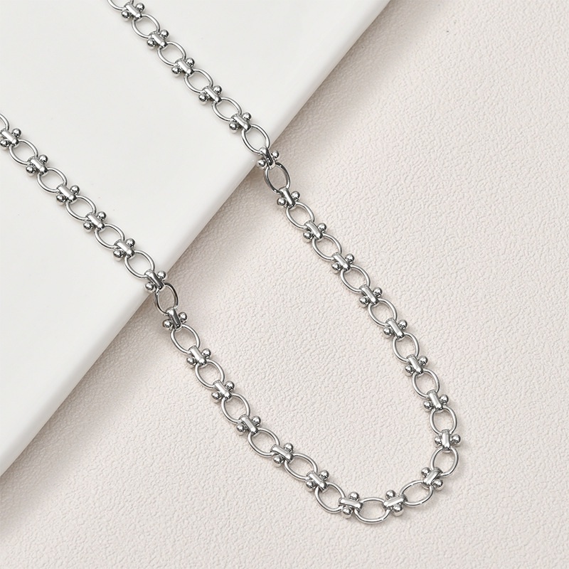 16:16# Eight-character buckle chain white k