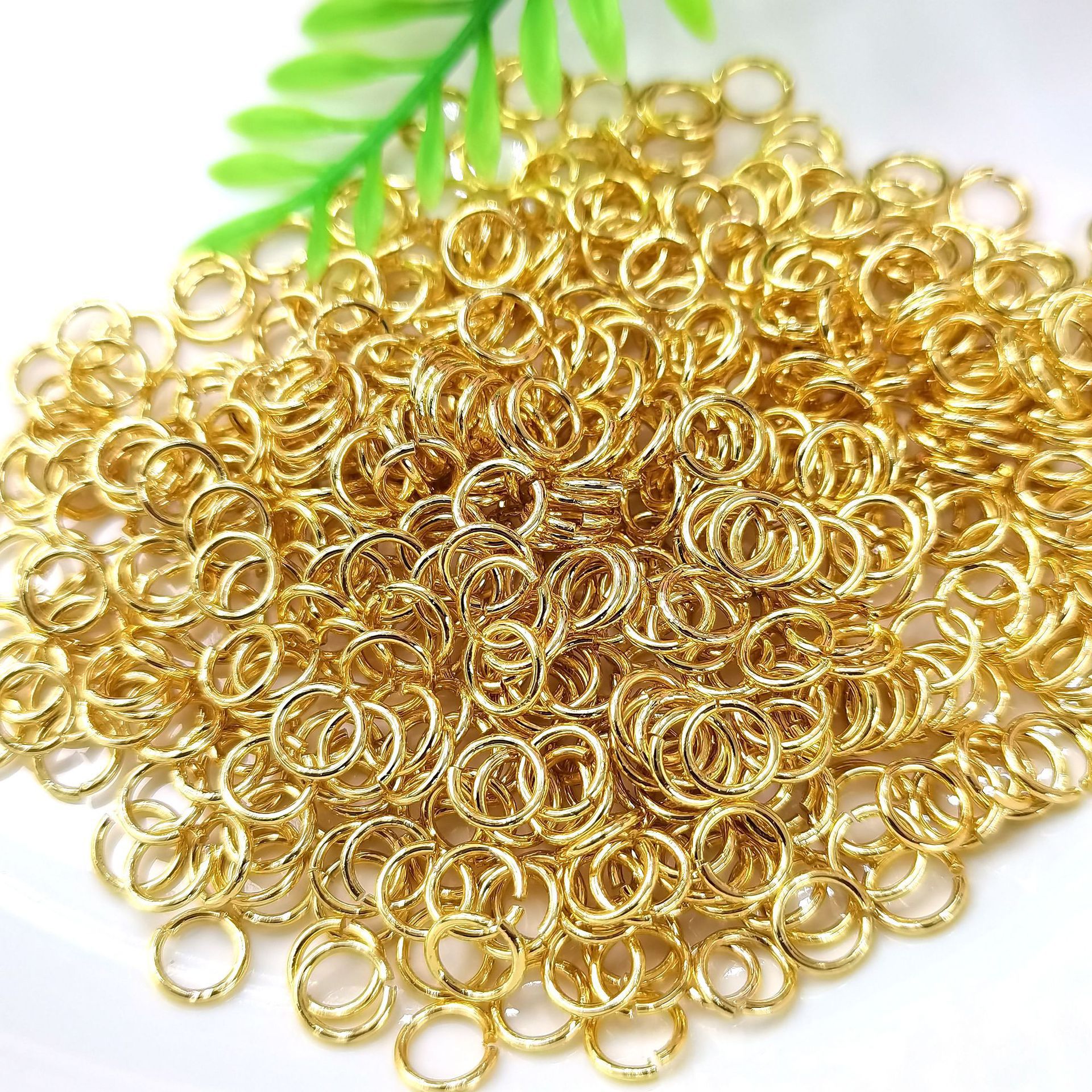 18k gold 1.0*8mm (about 6 per gram)