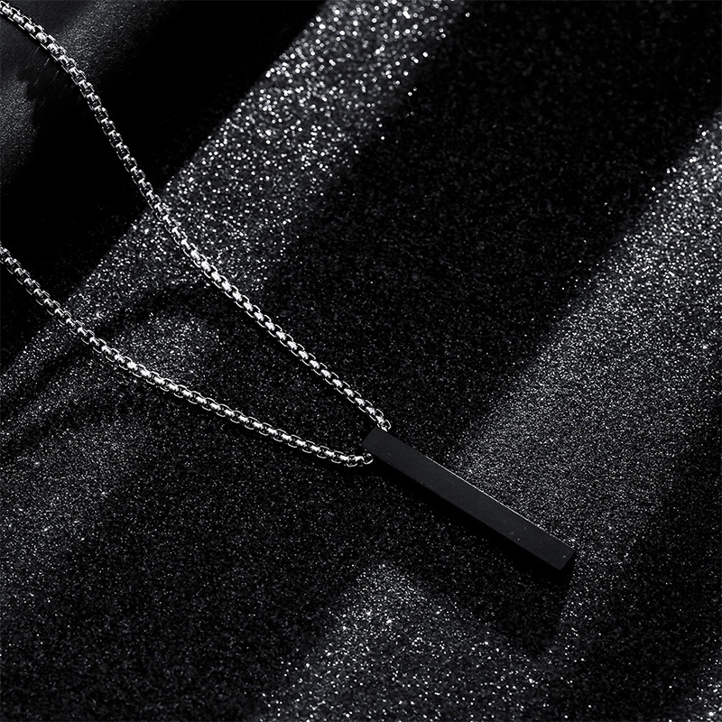 3:Pendant necklace (black)