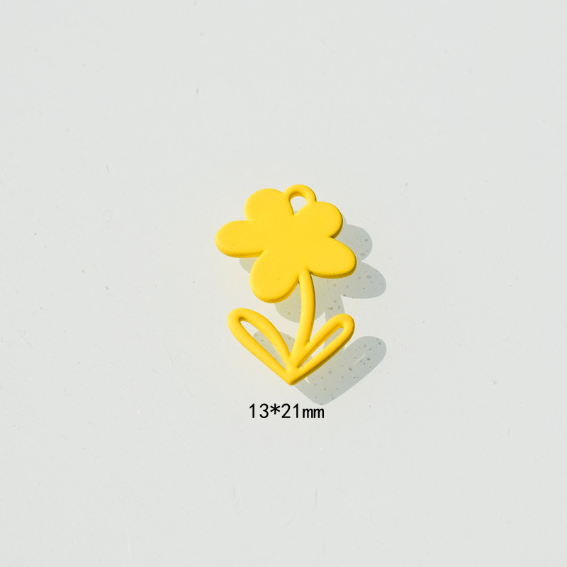 18:Small yellow flower with leaves 13x21mm