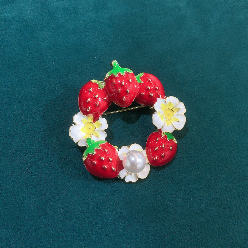 2:Strawberry Wreath 40x38mm