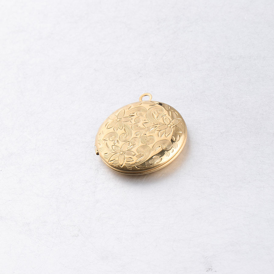 5:gold pendant