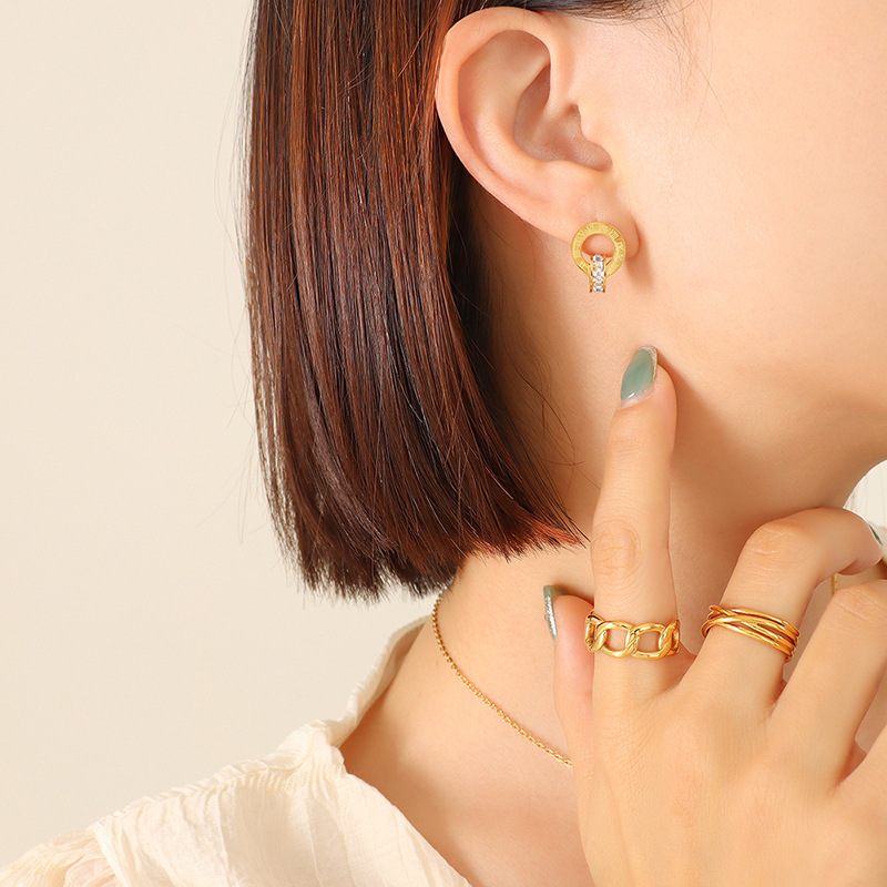 5:Gold Earrings