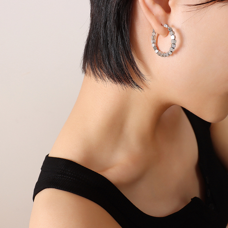 2:Steel earrings 3x26mm