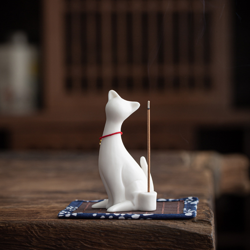 6:Elegant cat incense stick white 4.8*4.5*9.2cm
