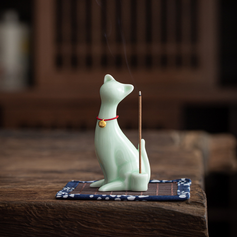 8:Elegant cat incense stick blue 4.8*4.5*9.2cm