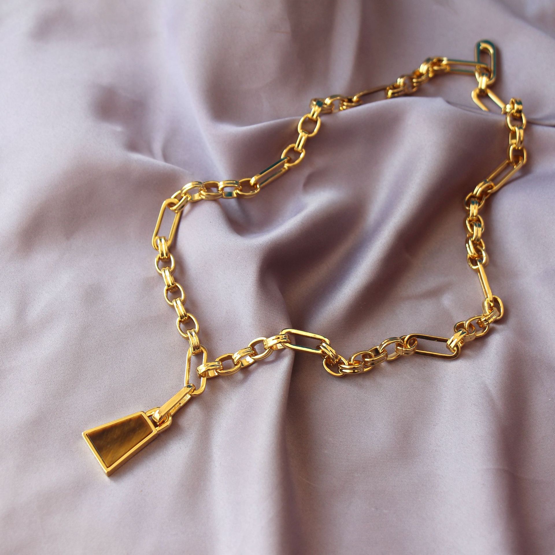 1:pendant   chain