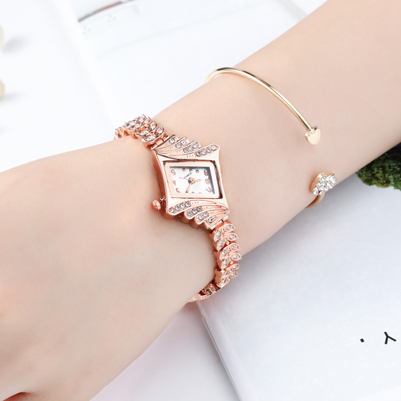 kinggirl9097 rose gold with white noodles