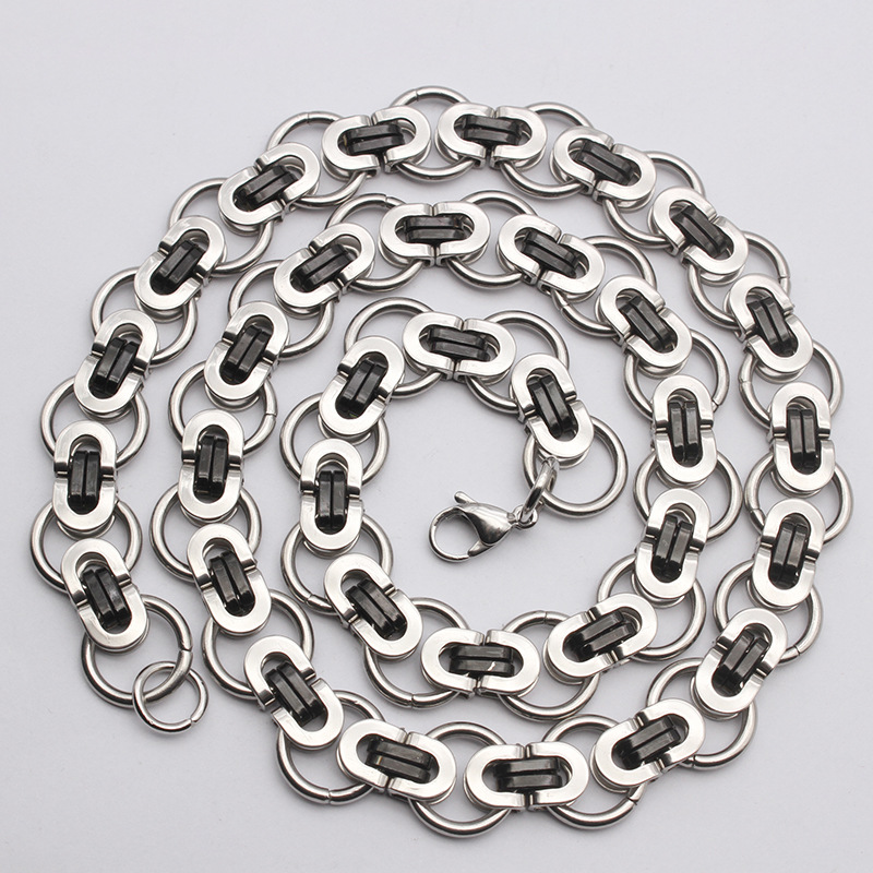 Inter-Black Large Circle Necklace
