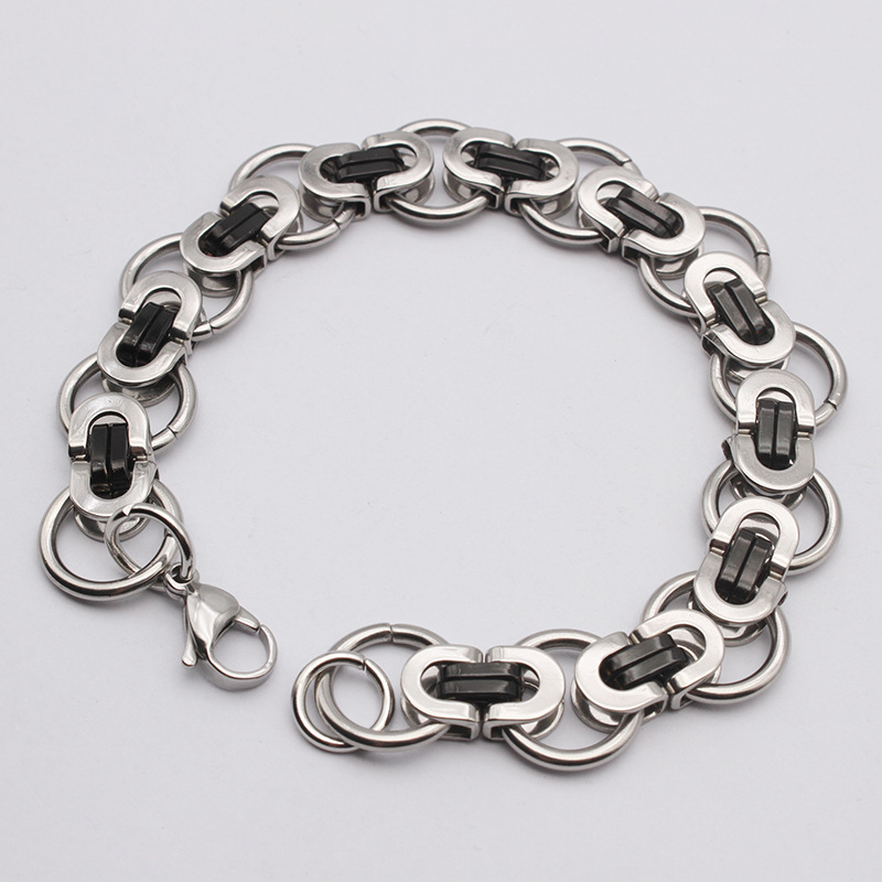 4:Between black and enlarged circle bracelet