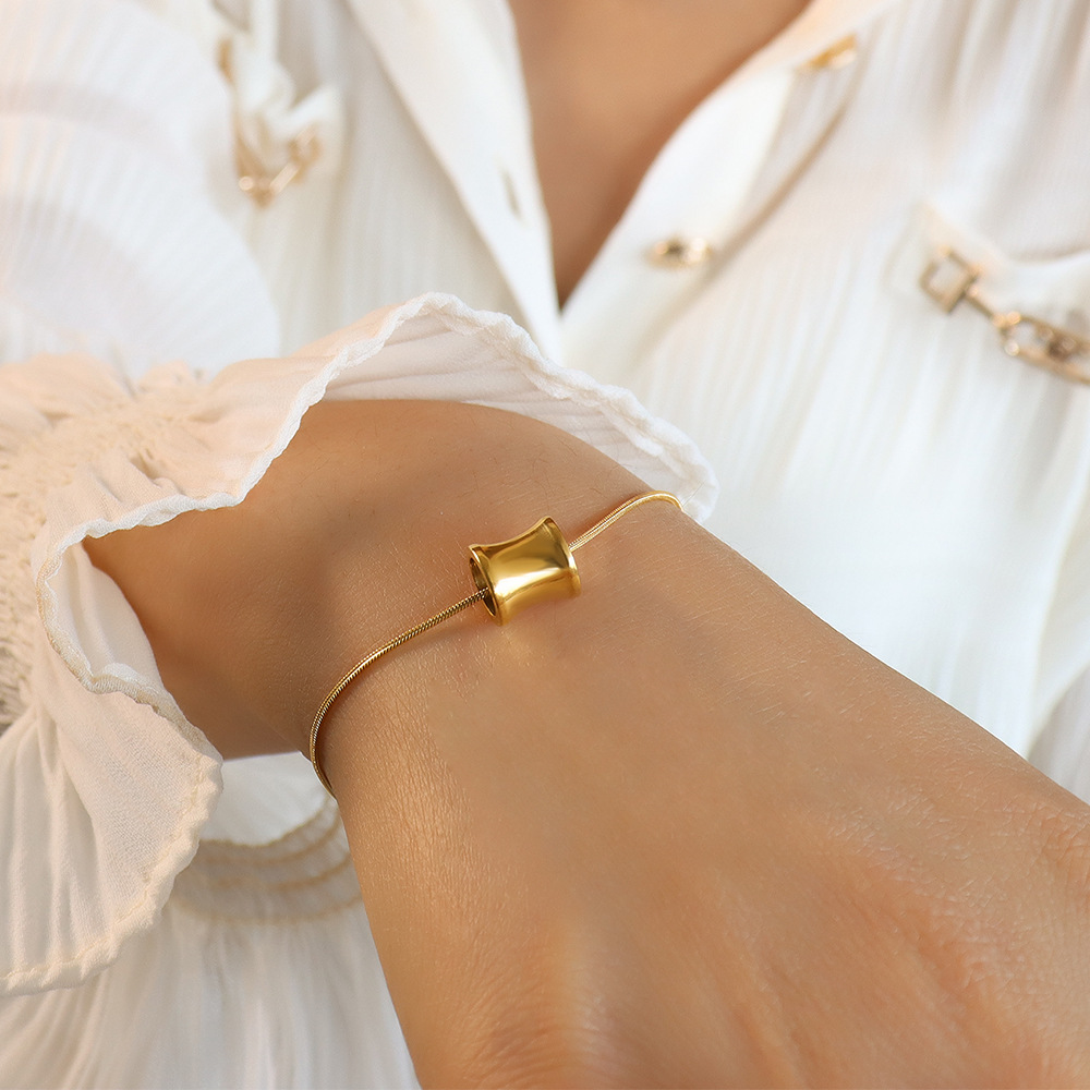 2:E068 Gold Small Waist Bracelet 15cm