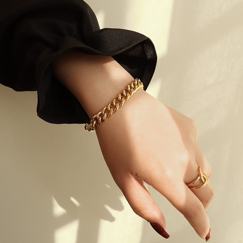 E201 Gold Bracelet 16 2cm