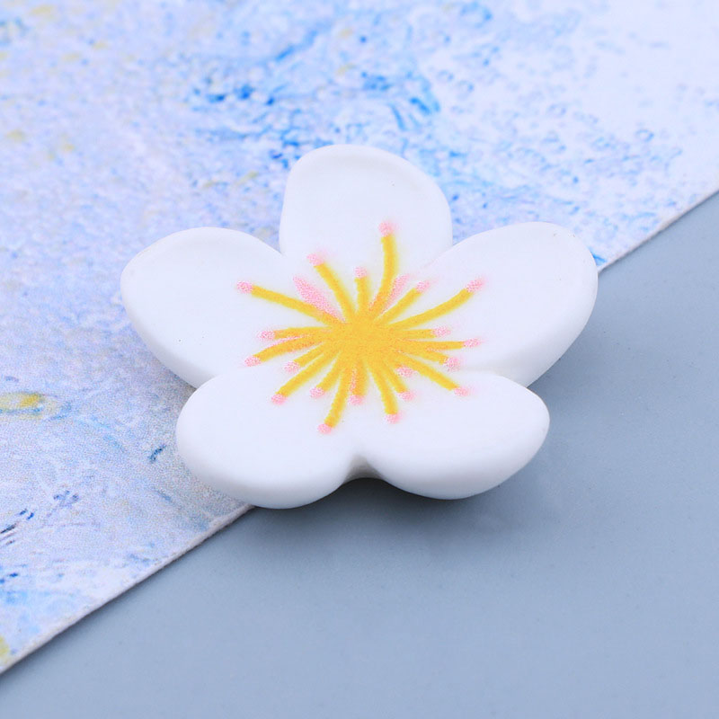 1:White petals 24x5mm