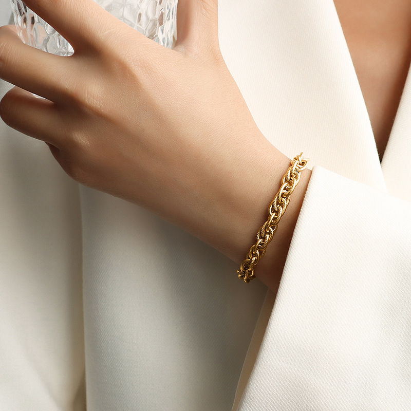 3:Gold Bracelet 20cm
