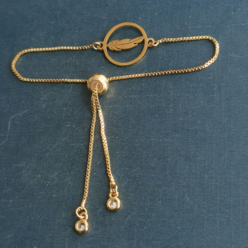 4:Gold Pendant   Bracelet