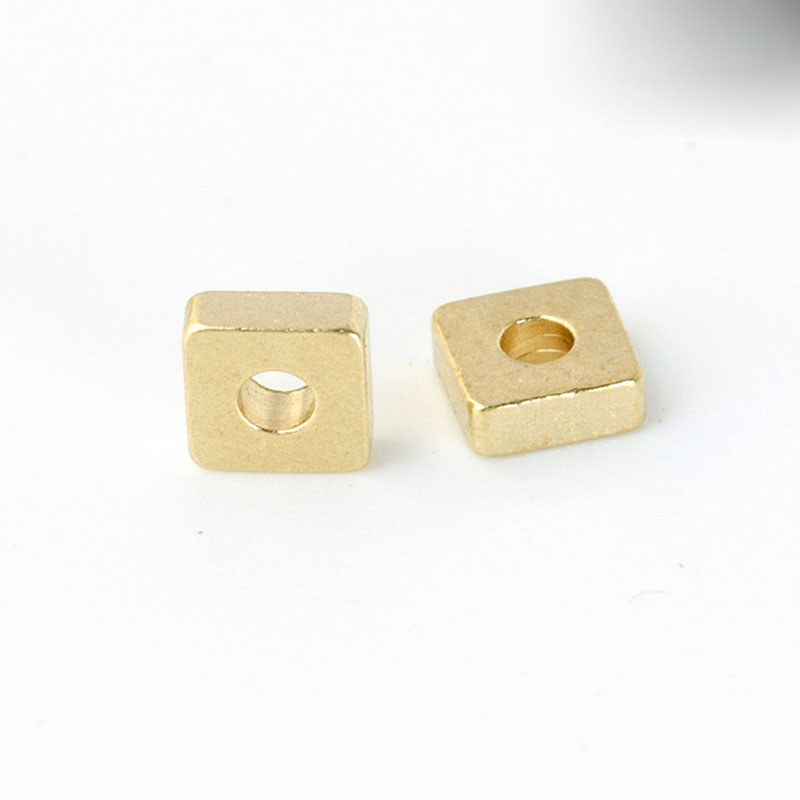 Gold Square 3x3x1.2mm, hole 1.2mm