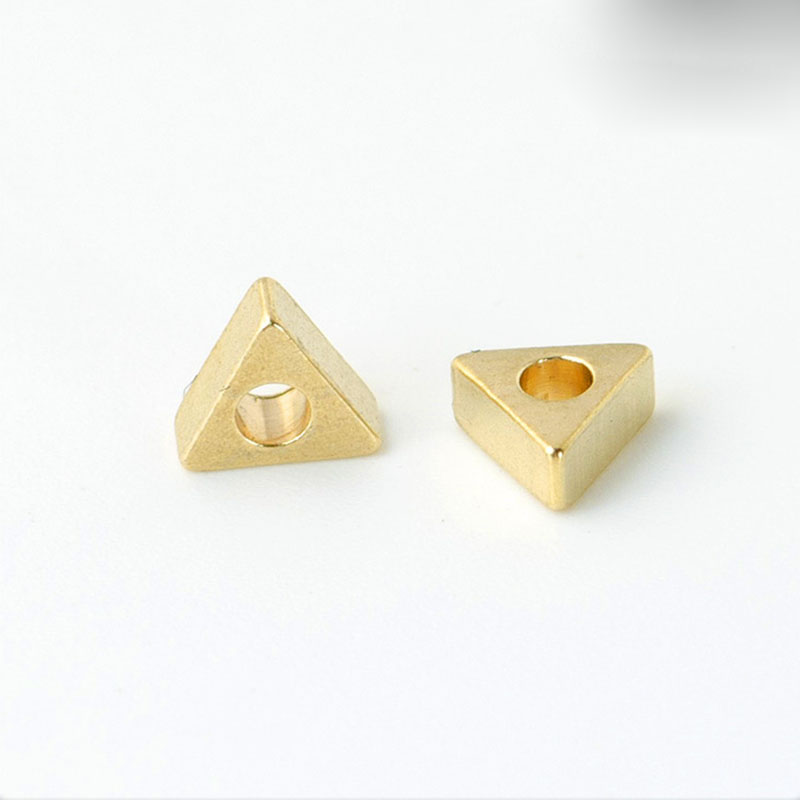 3:Gold Triangle 4x2mm, hole 1.5mm
