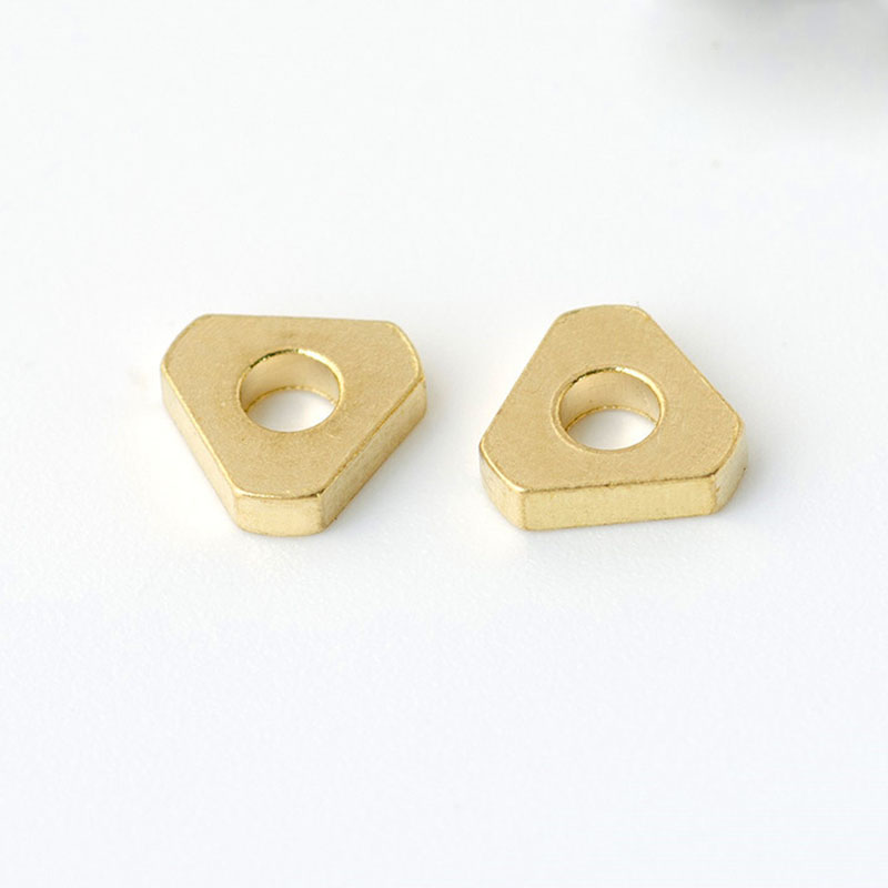Gold Triangle 5x1.4mm, hole 1.4mm