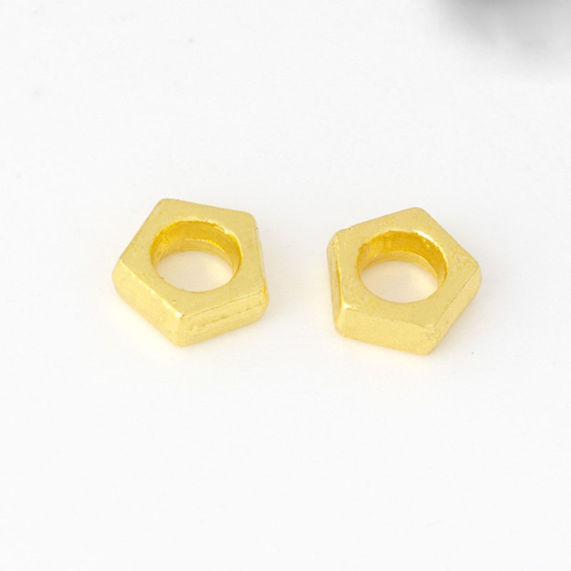 Bright gold about 4 * 1.5mm, hole 2mm