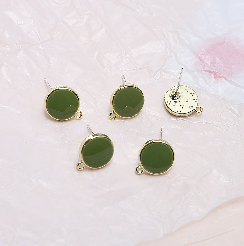 3:3# green with hanging earrings