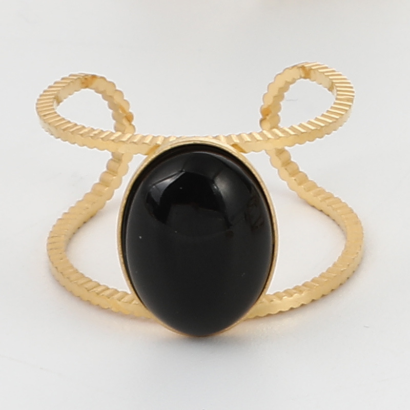 10:Wide hollow oval black