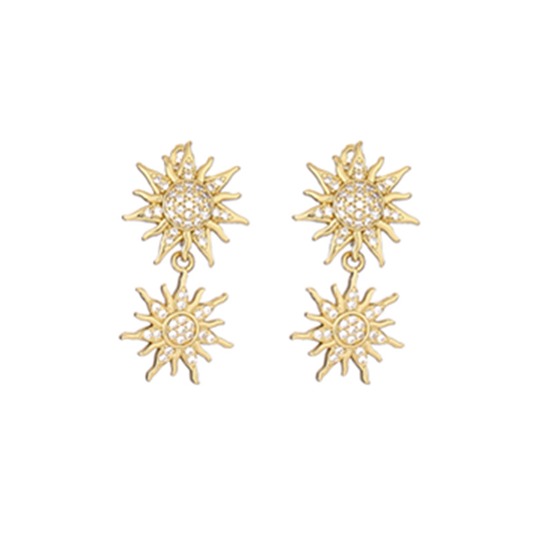 1 pair of gold earrings