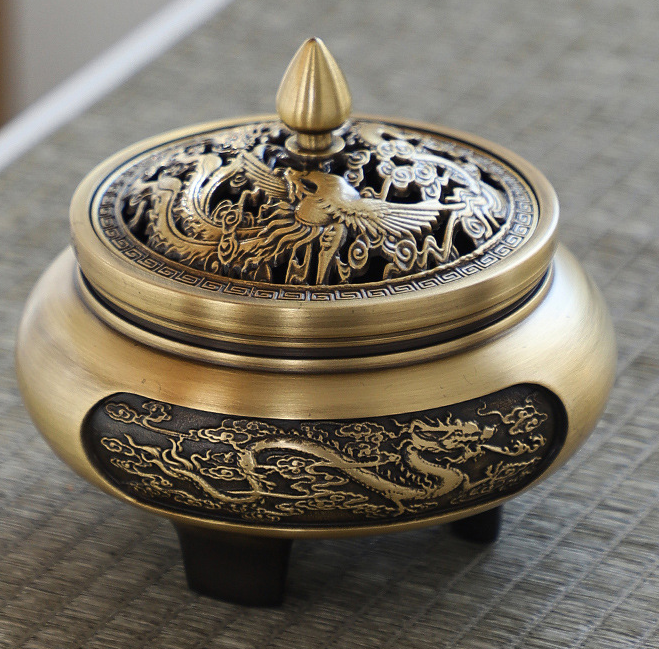 Three-legged carved dragon and phoenix Xuande stove 10*9.5cm