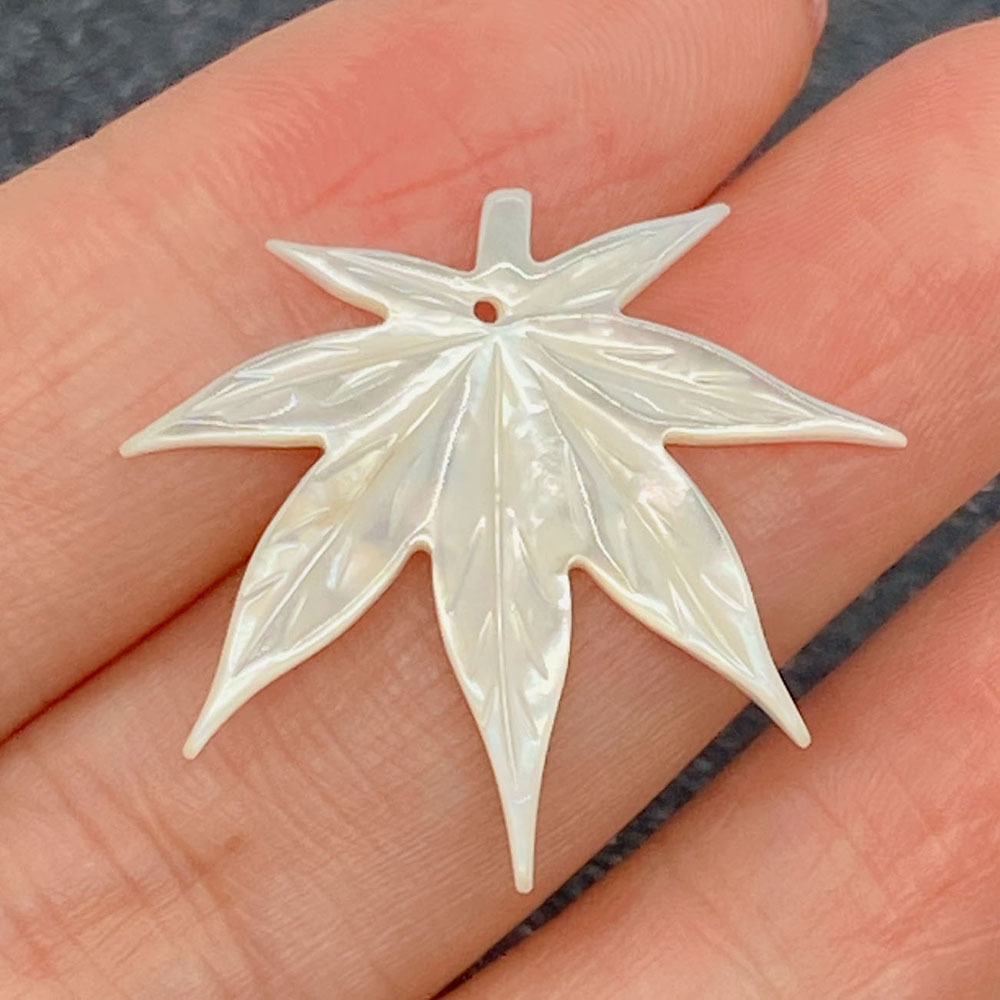 1:White Butterfly Shell 25x28mm