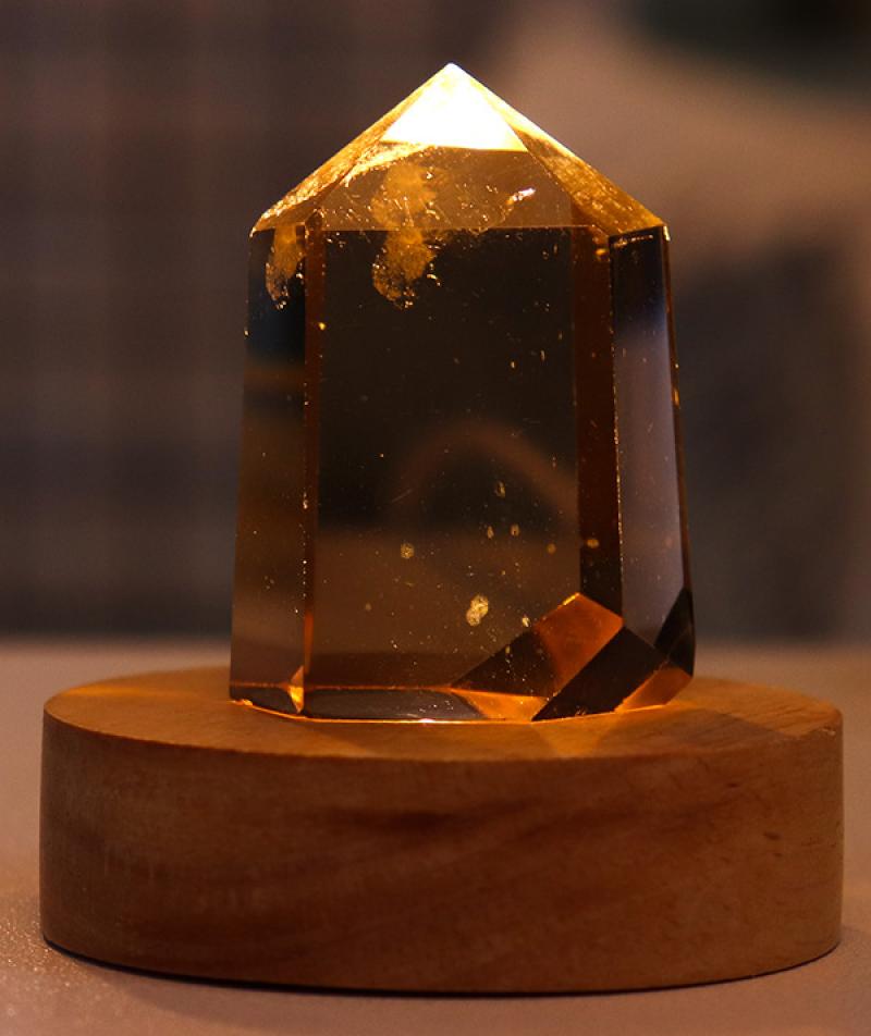 tea crystal (warm light)