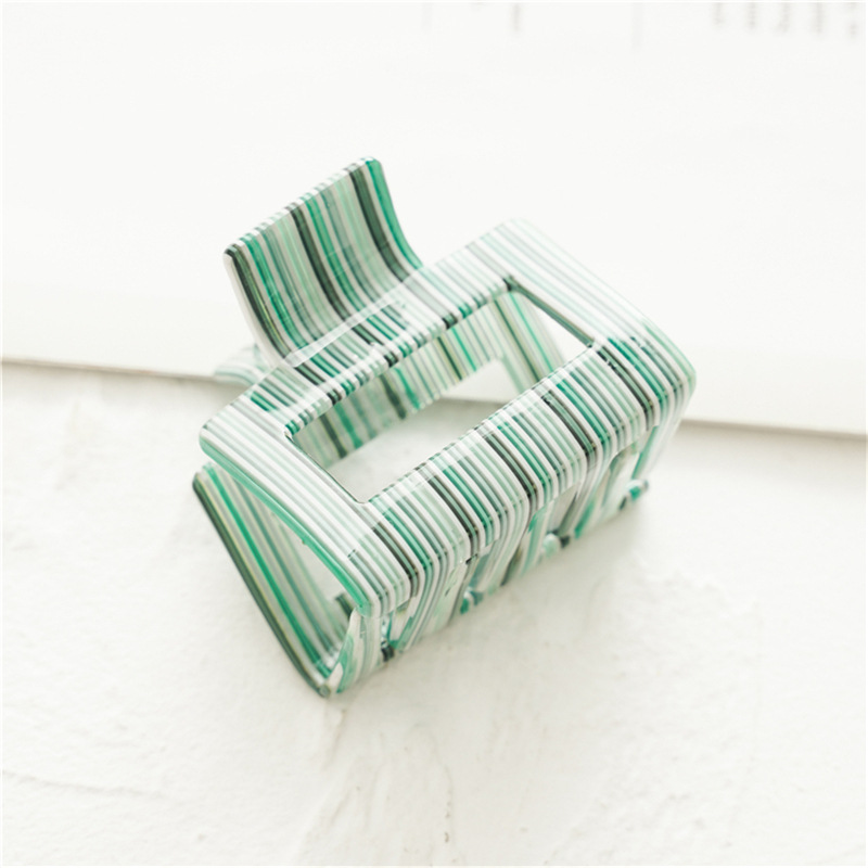 1:Green striped square clip
