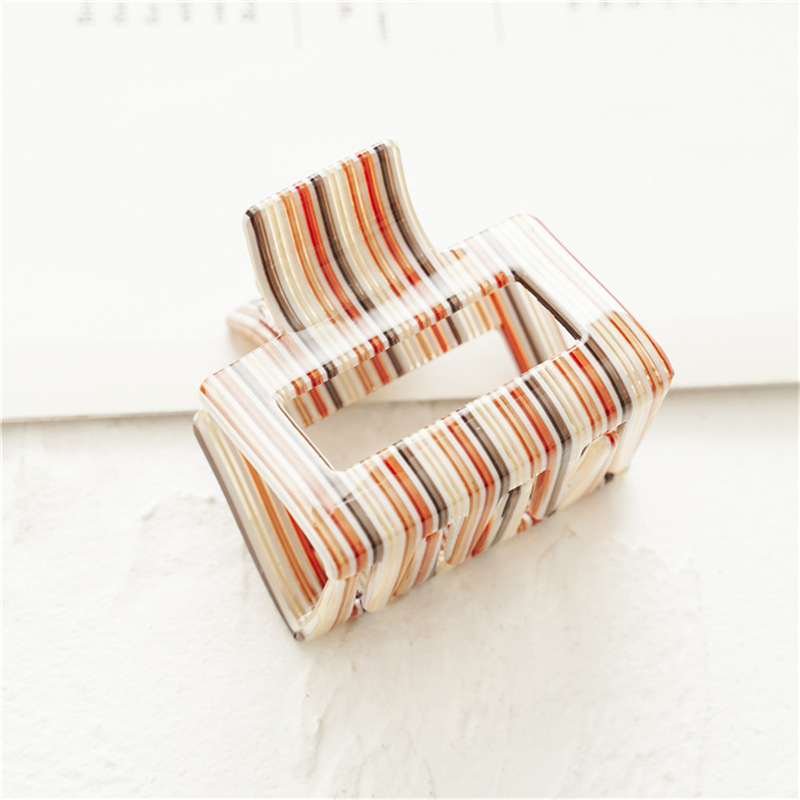4:Coffee-colored striped square clip