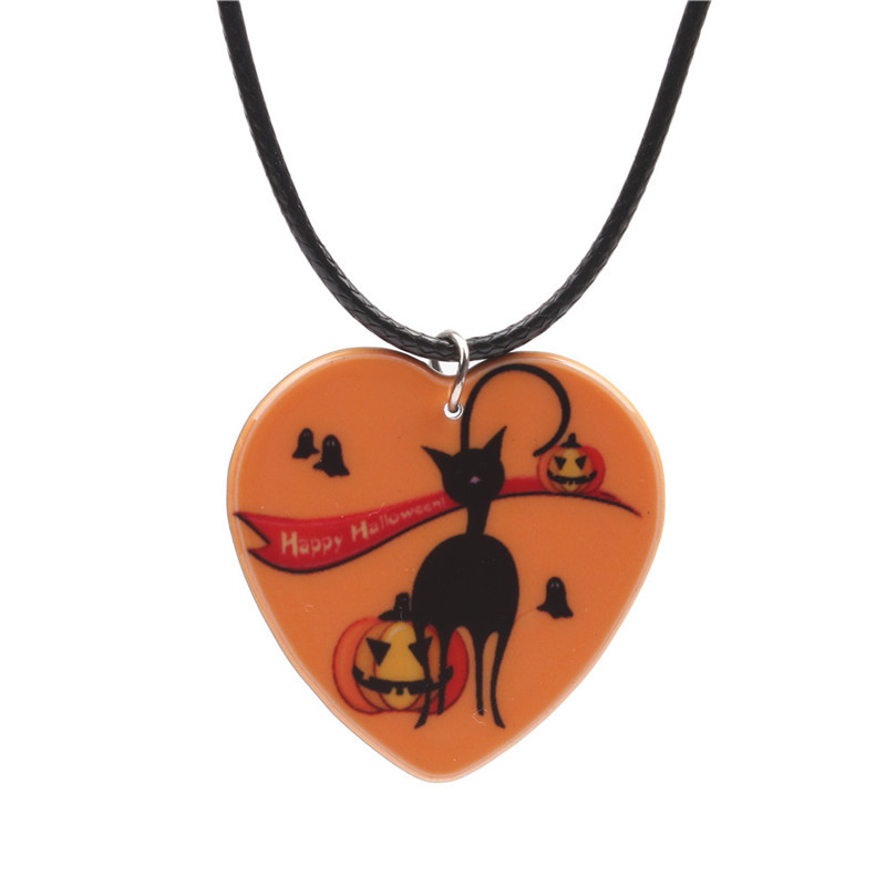 2:An orange cat necklace