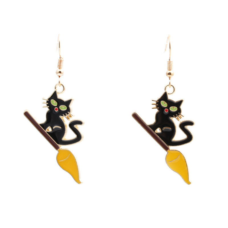 2:Cat earrings with green eyes