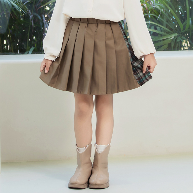 Pleated skirt in coffee color