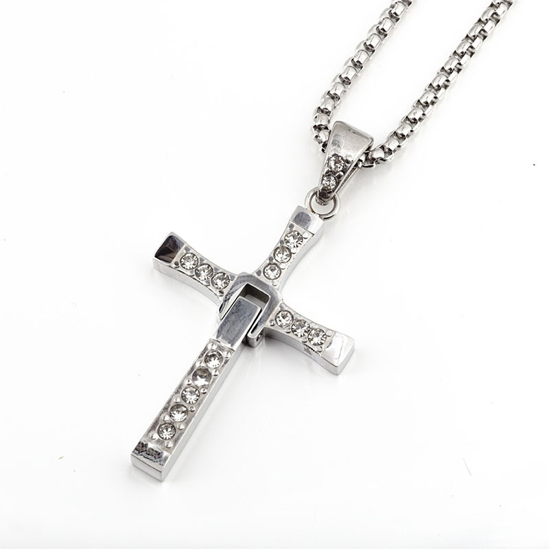 2:Small silver pendant necklace