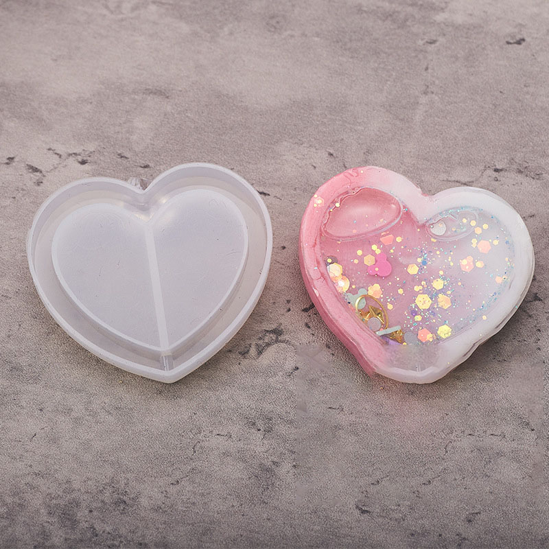 Silica gel mould with heart-shaped quicksand