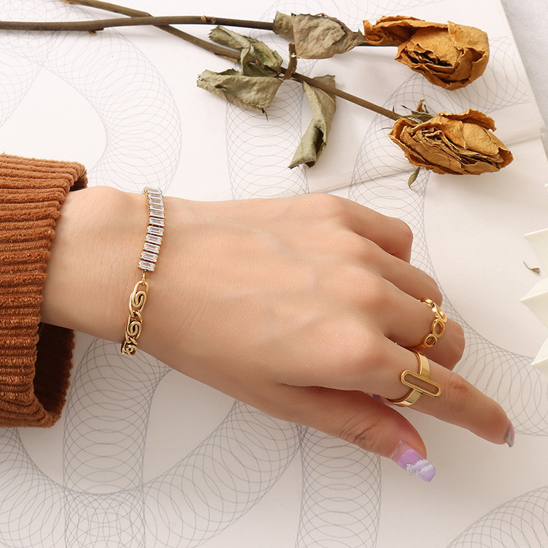 E051 Gold Bracelet 16   5cm