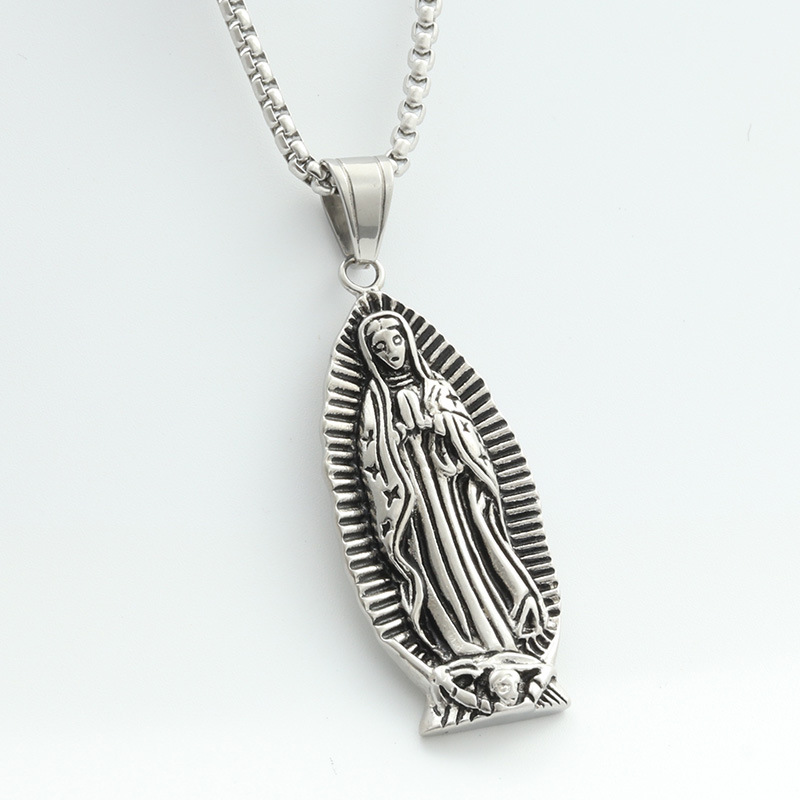 2:Silver pendant necklace