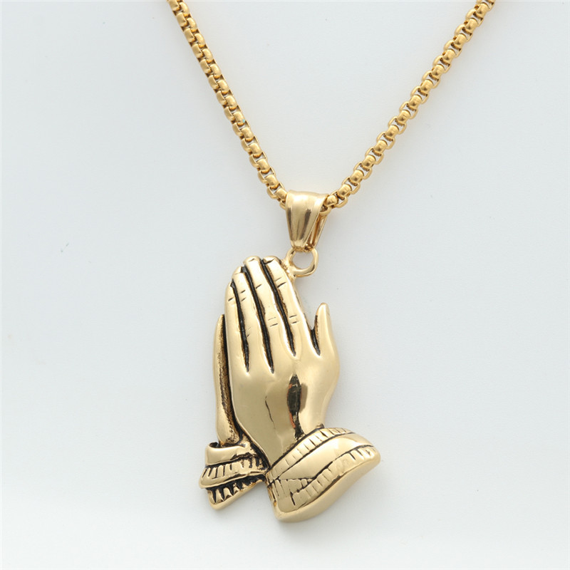 4:Gold pendant necklace