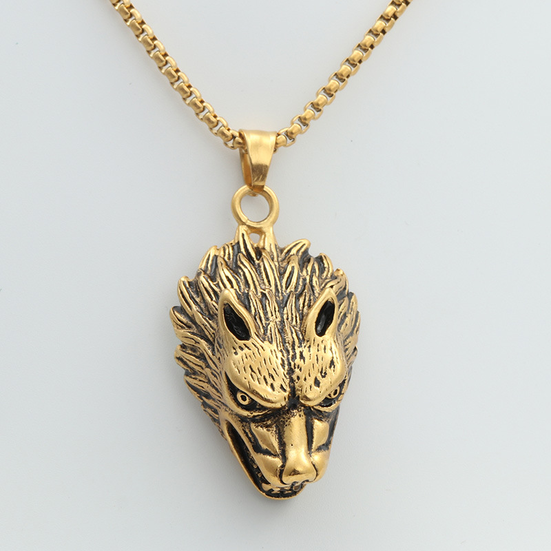 4:Gold pendant necklace